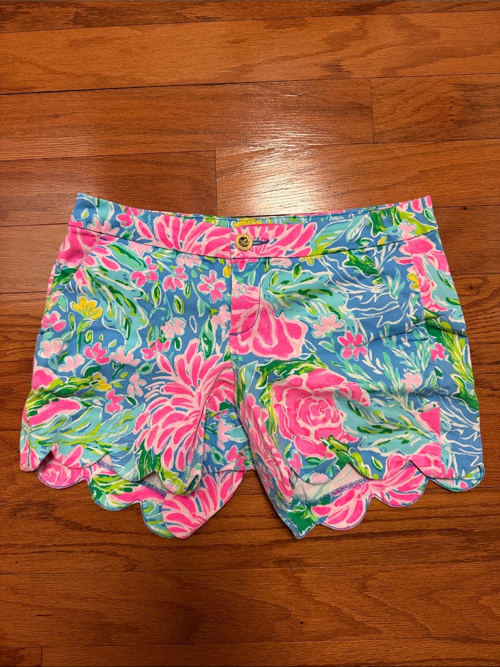 Lilly Pulitzer Pink Floral Scallop Hem Shorts on Blue